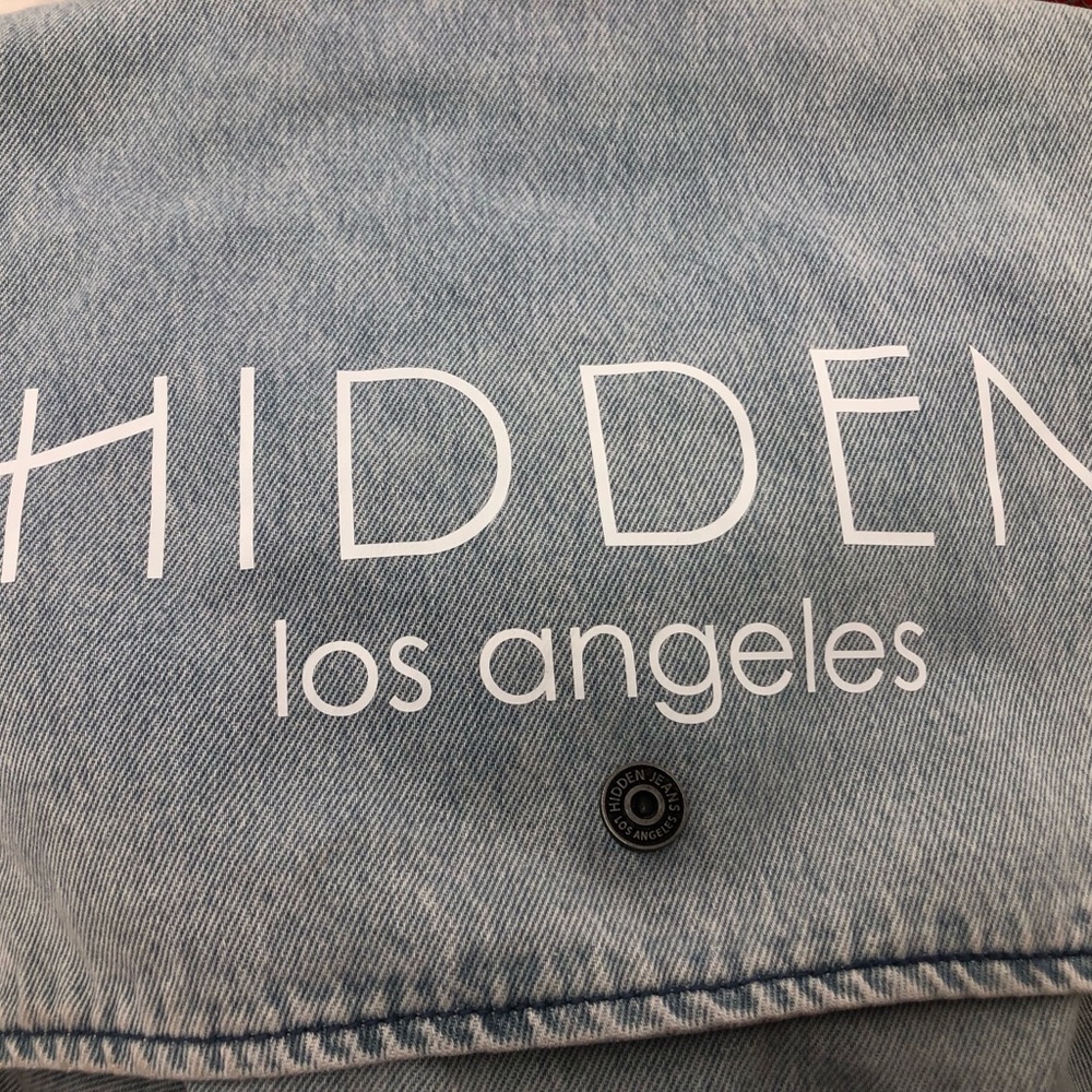 Hidden Los Angeles Denim messenger bag ✨💙